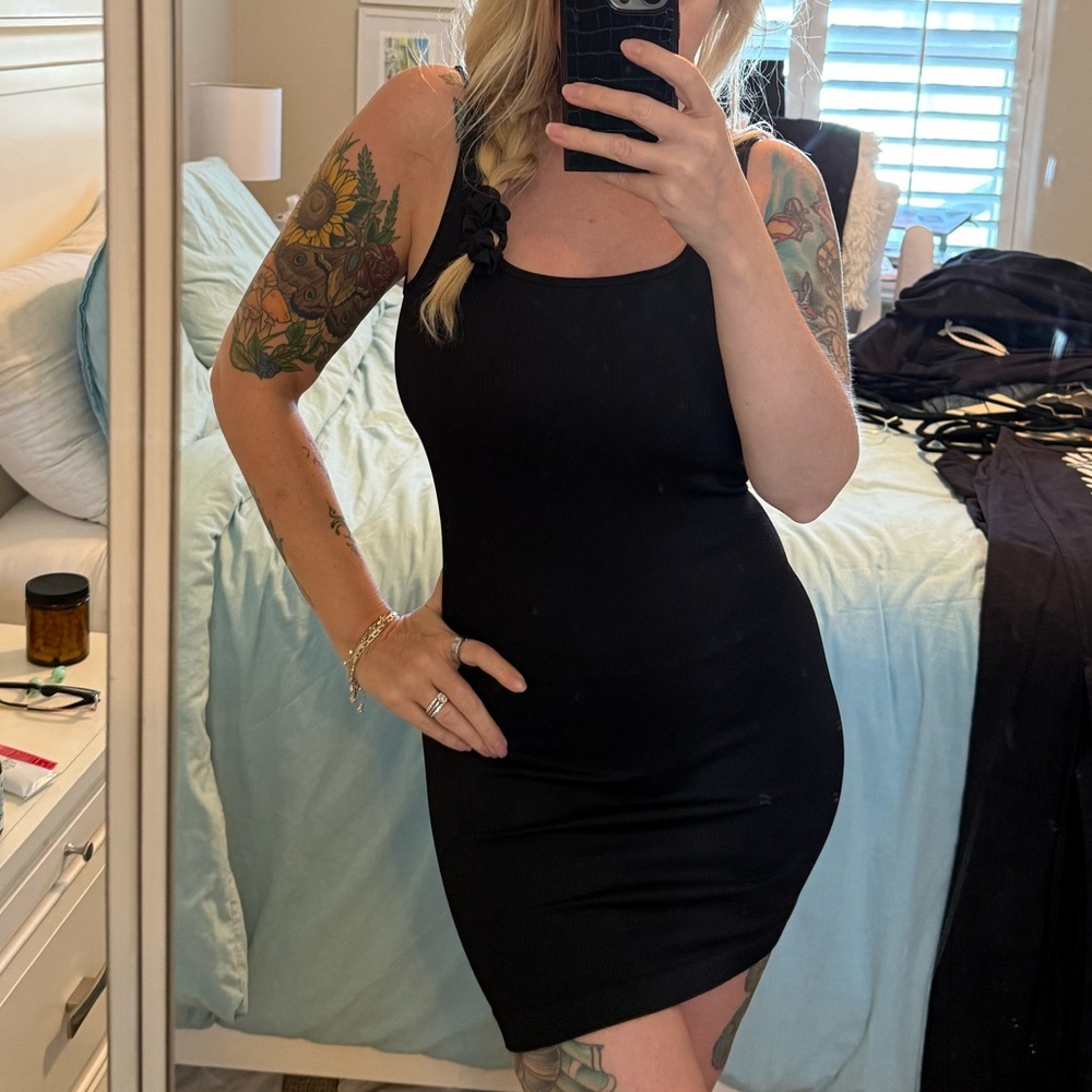 Black Ribbed Scoop Neck Bodycon Mini Dress (Size M) - Picture 3 of 6